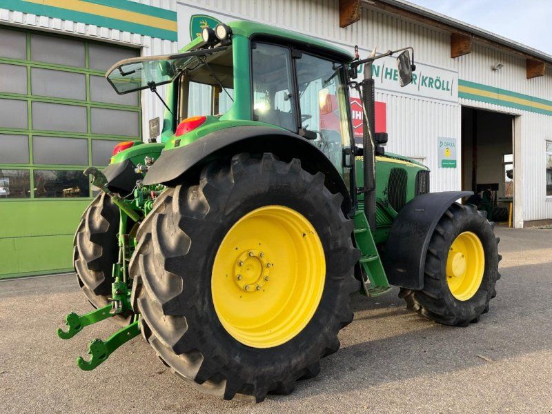 John Deere 6820