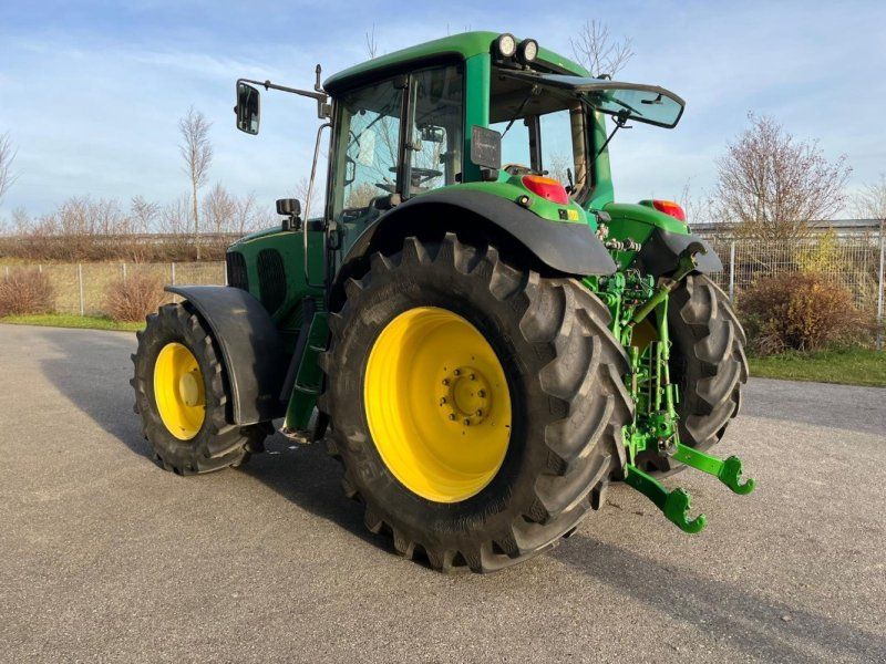 John Deere 6820