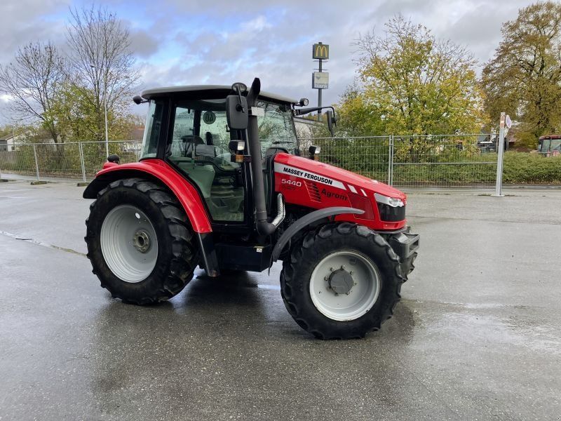 Massey Ferguson 5440 DYNA 4