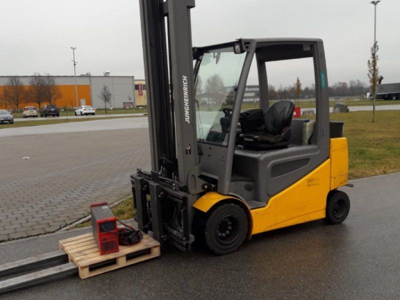 Jungheinrich EFGS 30 S