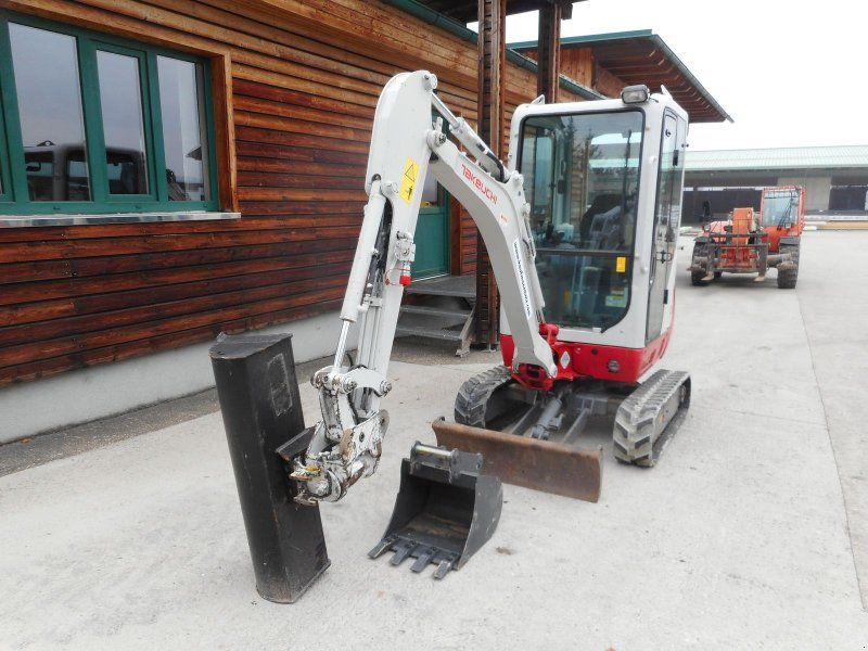 Takeuchi TB 216 ( 1.865kg ) POWERTILT + hydr. Schnellwech