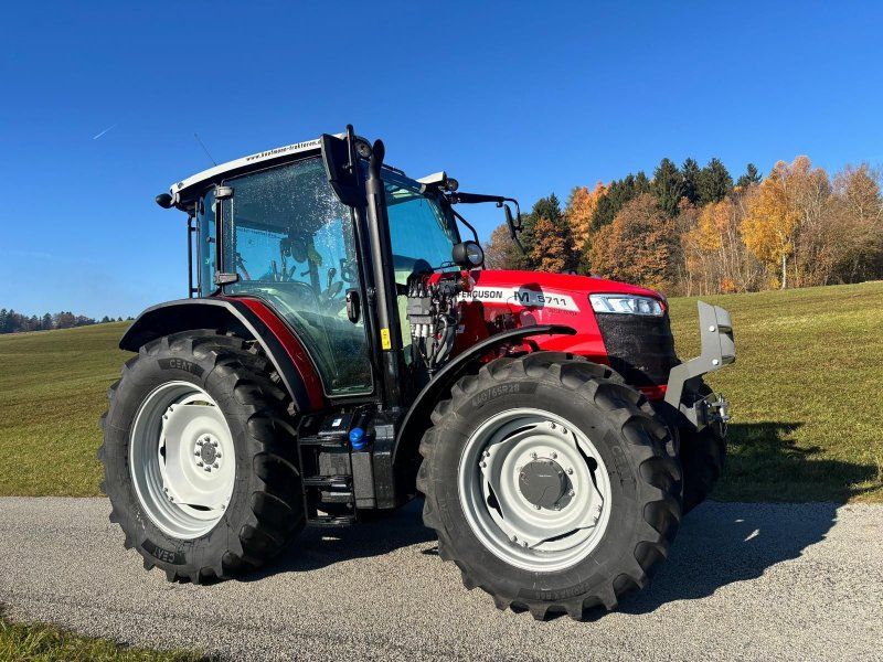Massey Ferguson 5711 M