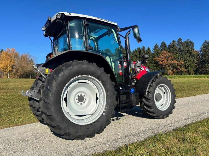 Massey Ferguson 5711 M