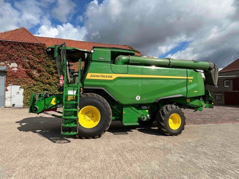 John Deere T5 600