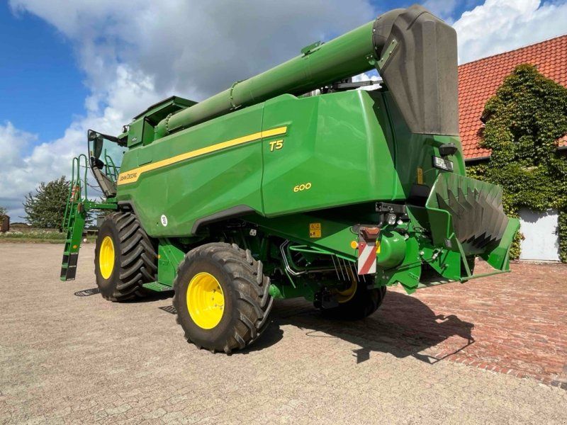 John Deere T5 600