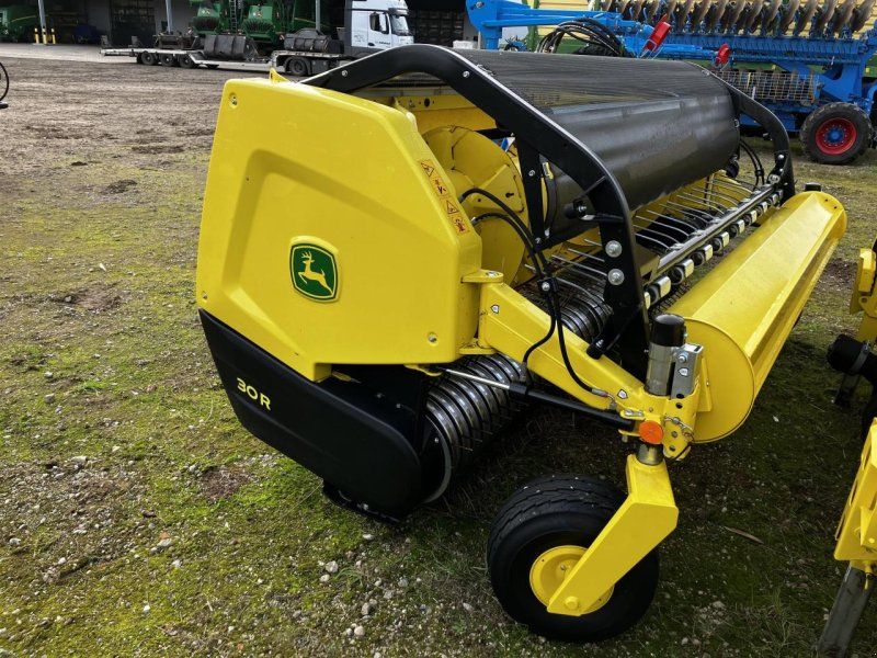 John Deere 30R