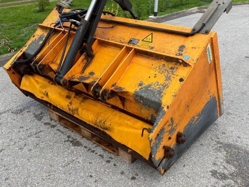 Lesnik Salzstreuer / Splittstreuer 1300L