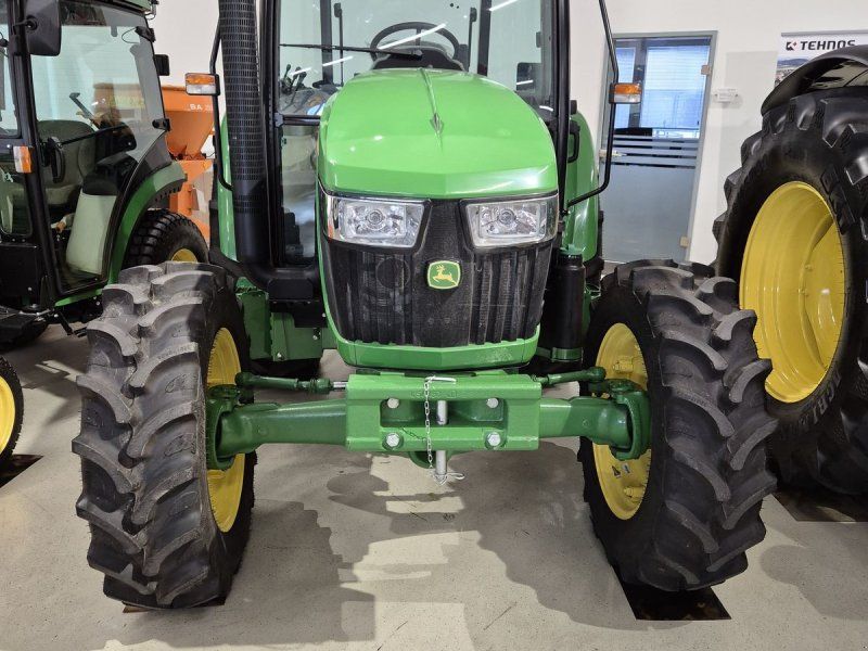 John Deere 5075E