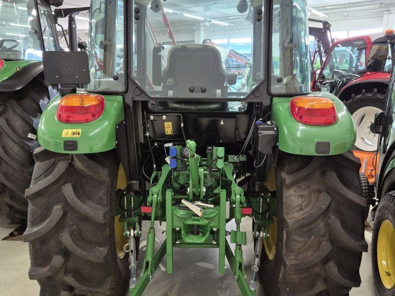 John Deere 5075E