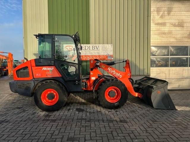 Kubota R 082