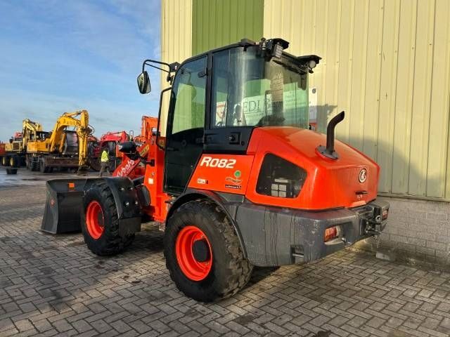 Kubota R 082