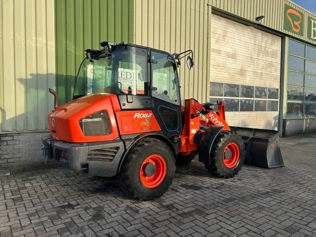 Kubota R 082