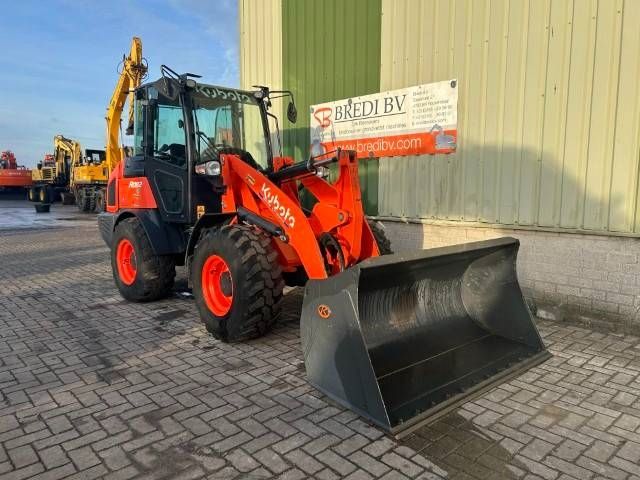 Kubota R 082