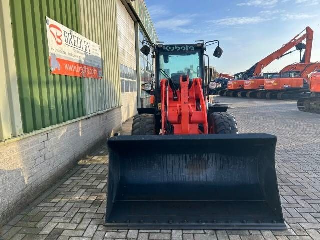 Kubota R 082