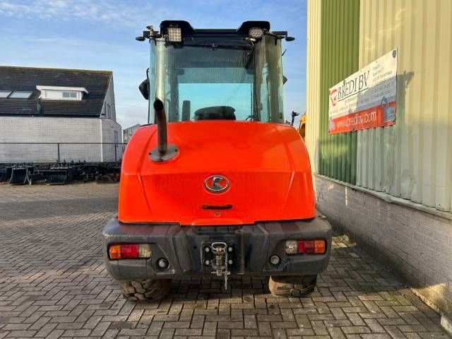 Kubota R 082