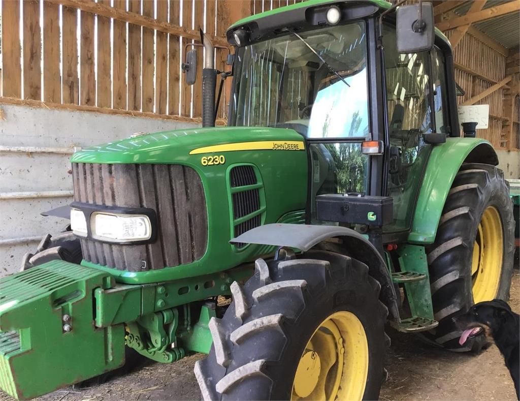 John Deere 6230