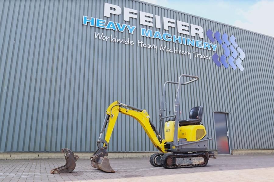 Wacker Neuson E08-01 Wacker Neuson mini excavator including 2 bu