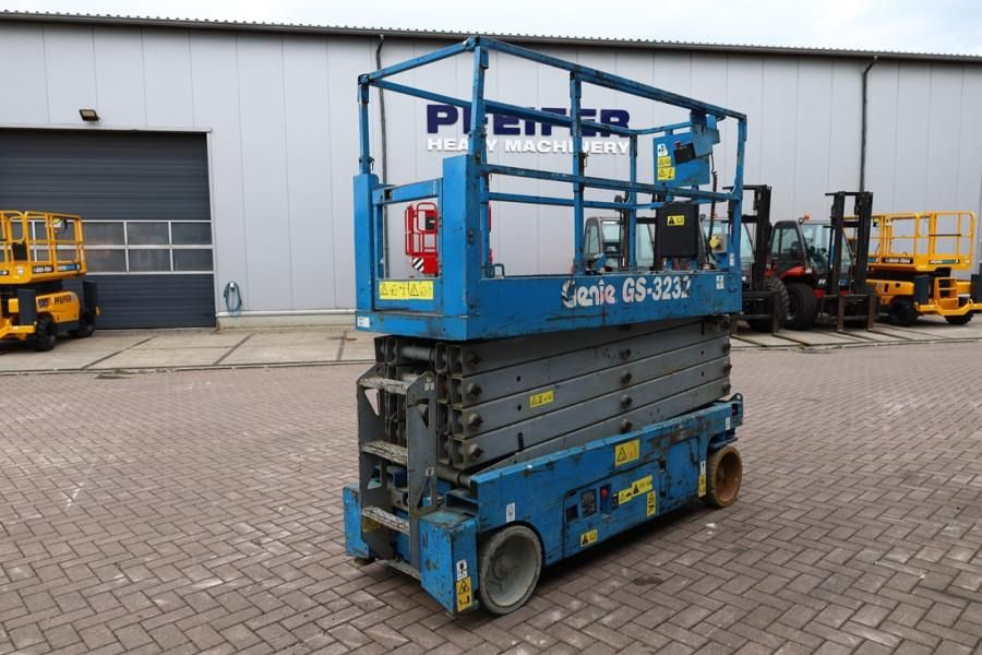 Genie GS3232 Hydraulic Outriggers, Electric, 11.75m Work