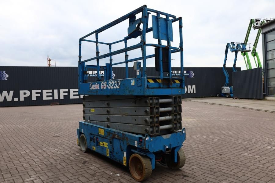 Genie GS3232 Hydraulic Outriggers, Electric, 11.75m Work