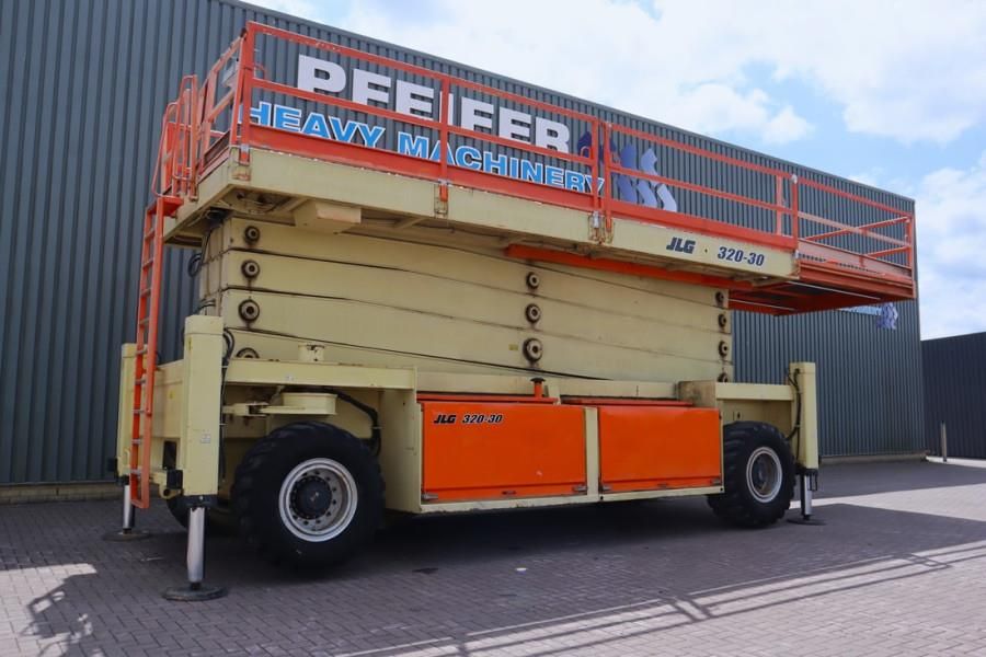 JLG SL320-30 Diesel, 4x4 Drive, 34m Working Height, 14