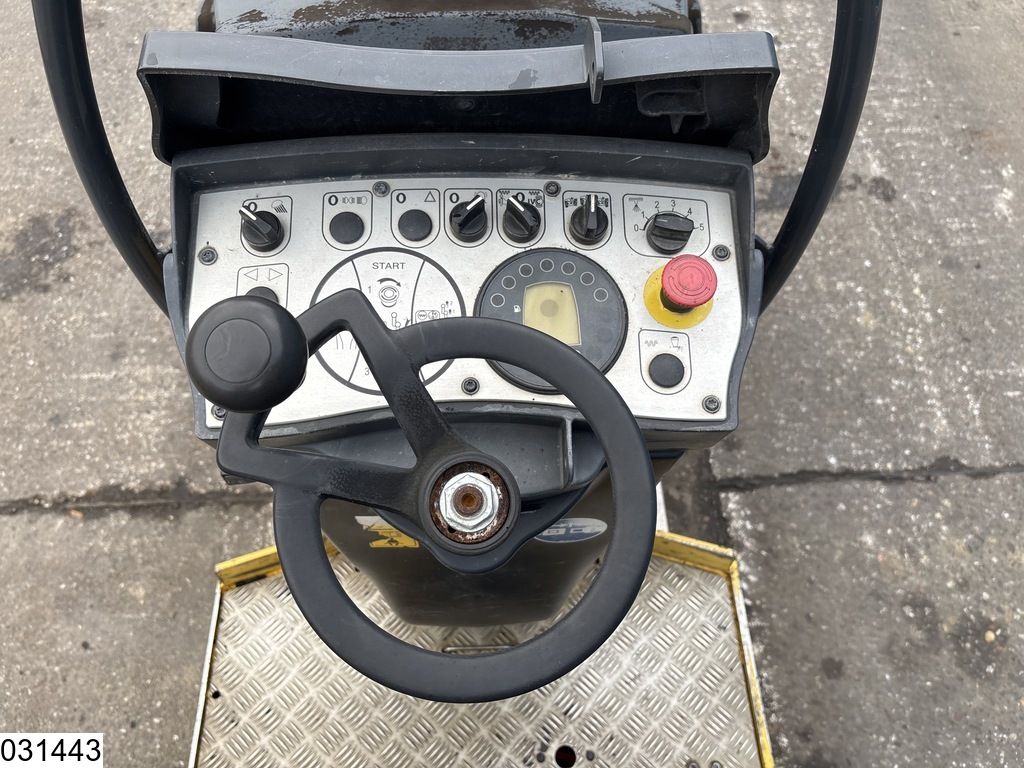 Bomag BW 100ADM-5 2252h, 15.1KW