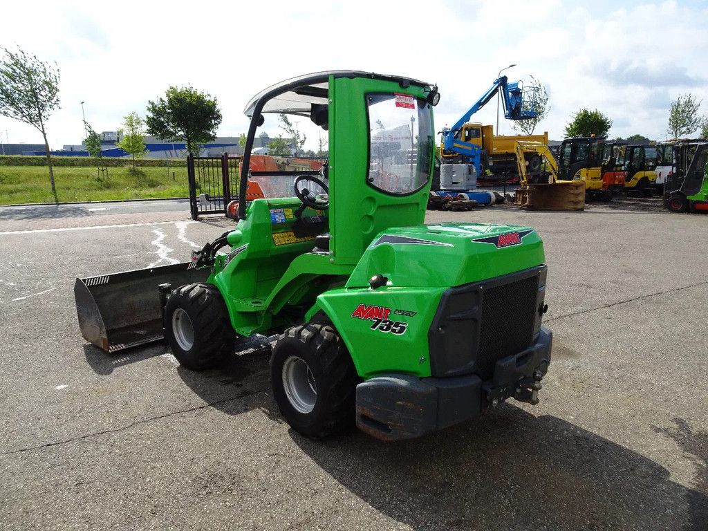Avant 735