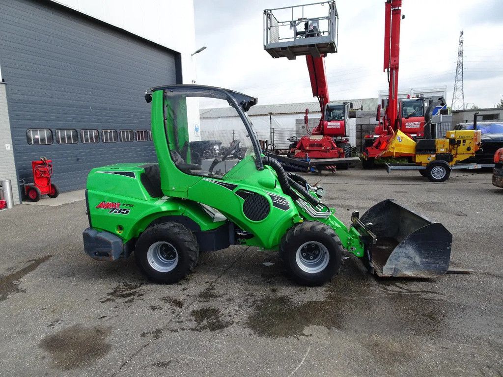 Avant 735
