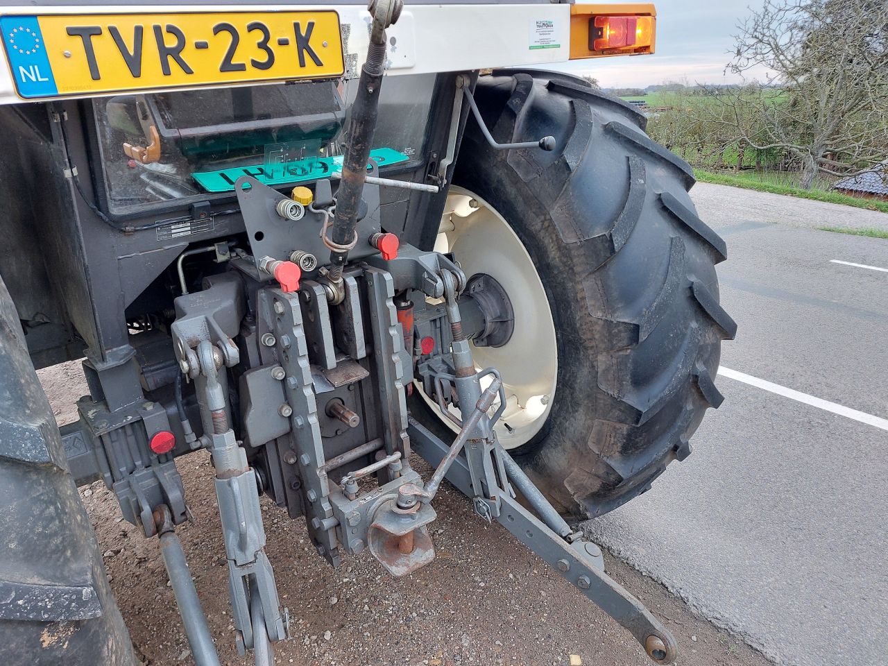 Renault 85-32 MX met voorlader ZEER NETTE TREKKER
