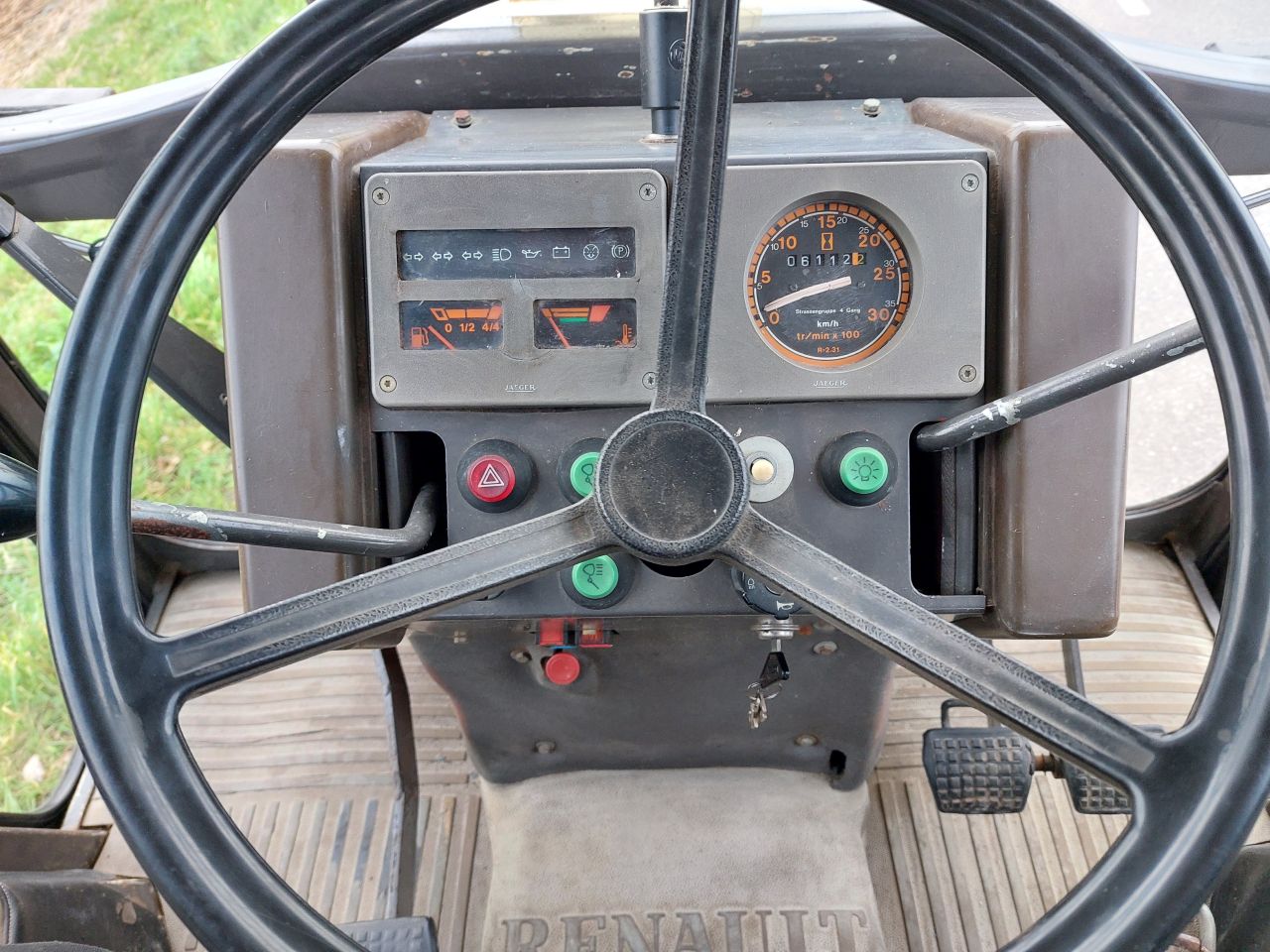 Renault 85-32 MX met voorlader ZEER NETTE TREKKER