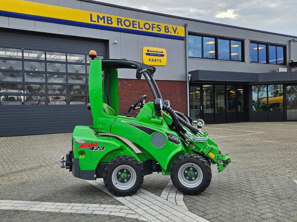 Avant 423 mini-shovel