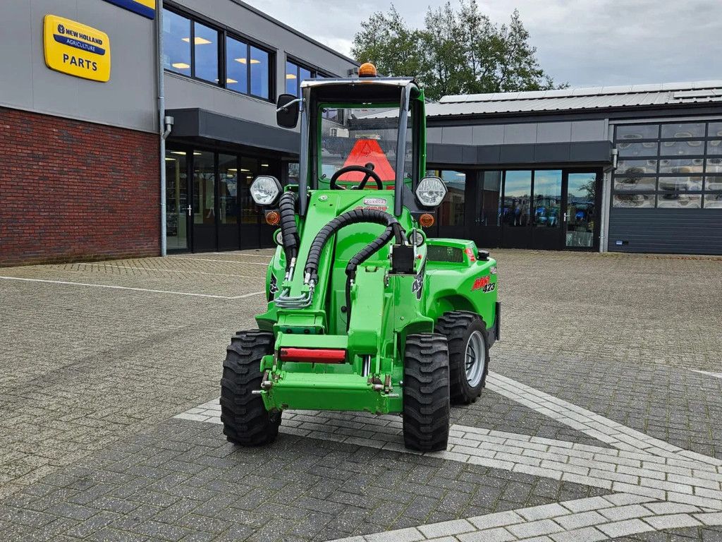 Avant 423 mini-shovel