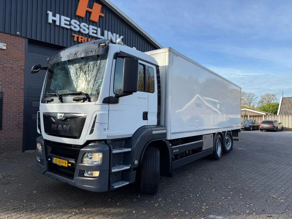 MAN TGS 26.320 7.6M Koffer Stuuras AHK 3.000KG LBW 243.060KM! NL Truck EURO 6 APK 02/2026