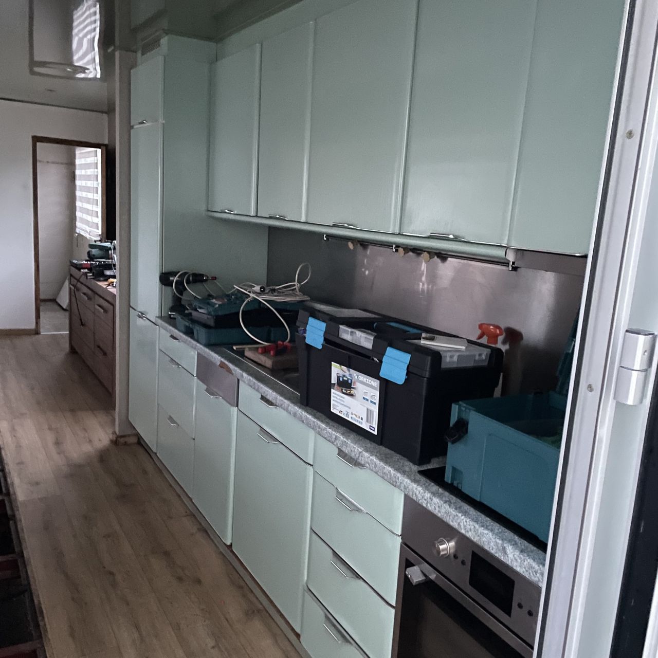 Combi woonwagen met hydraulisch uitschuif. 12,5 lang.