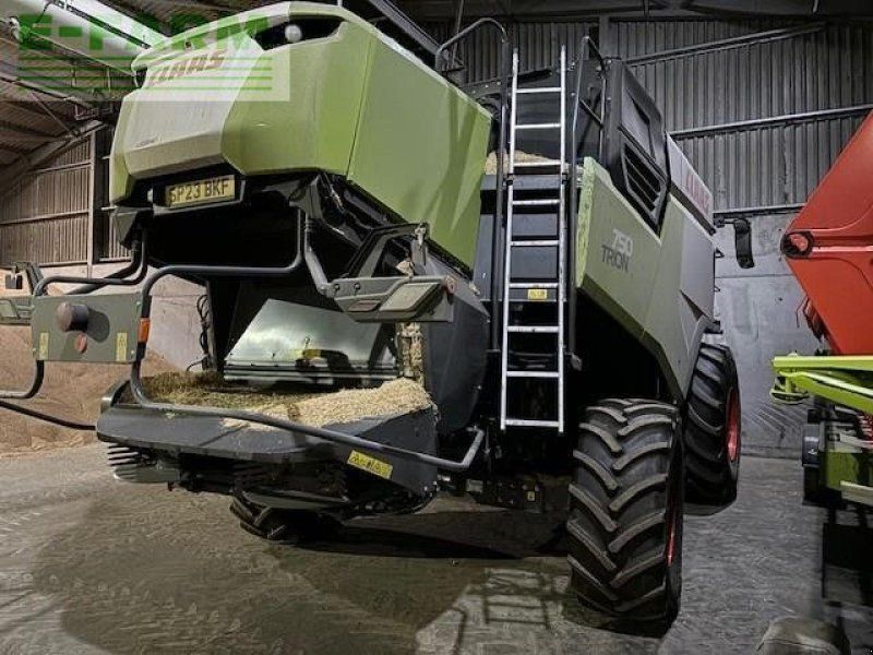 Claas TRION 750