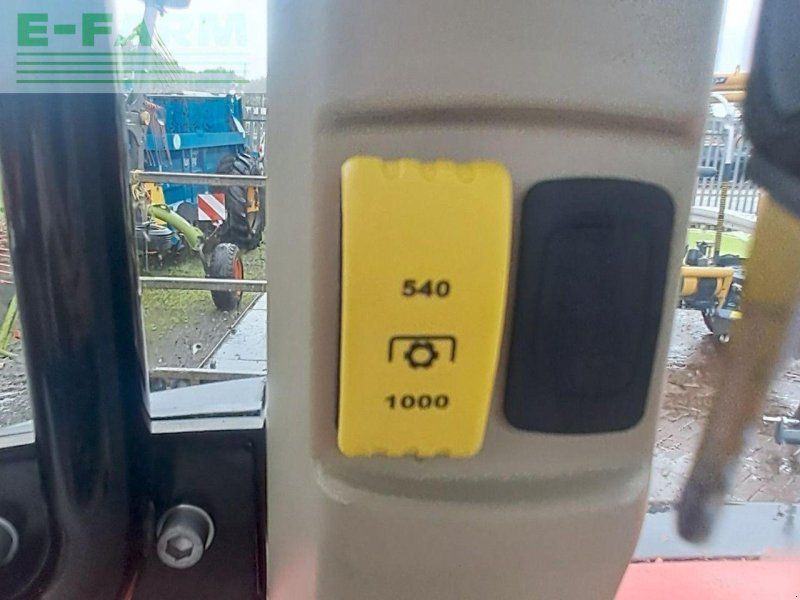 Massey Ferguson 5711 DYNA 4