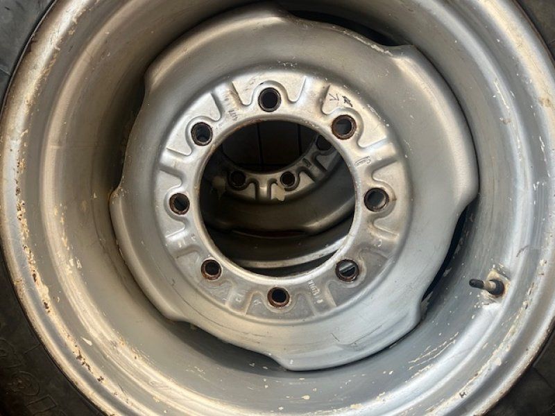 Case 11,2-24 8 Loch 275/220