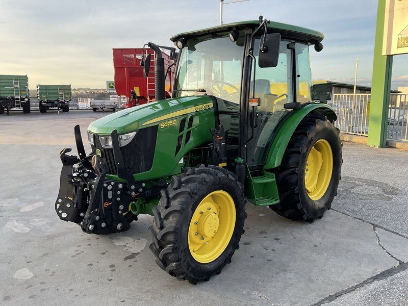 John Deere 5075E