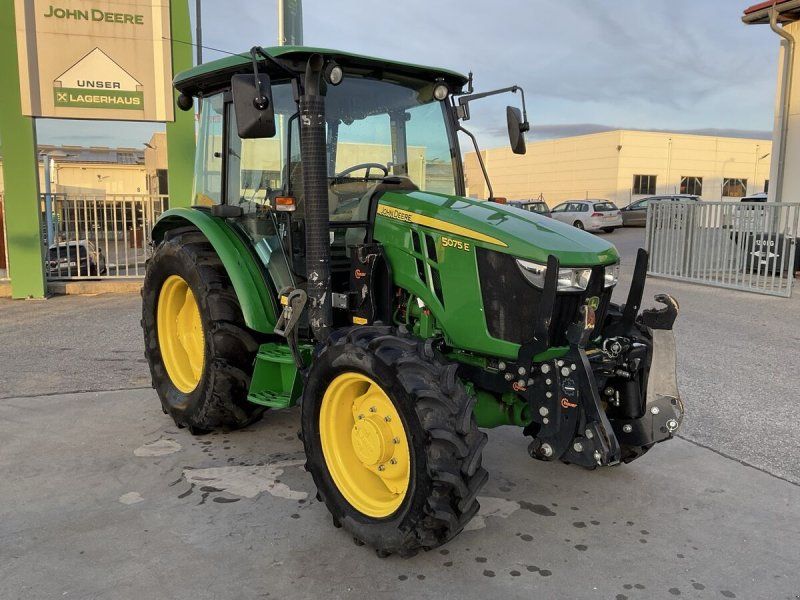 John Deere 5075E