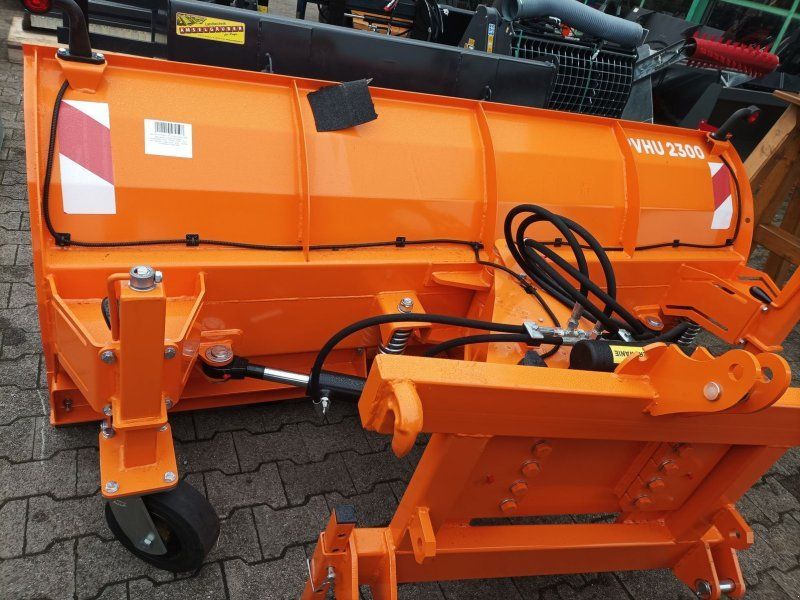 Dominator Schneepflug 230cm Hydraulisch mit Rädern