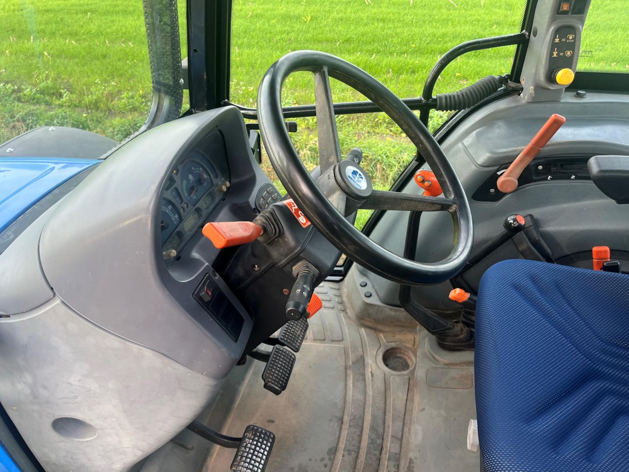 New Holland TL100A