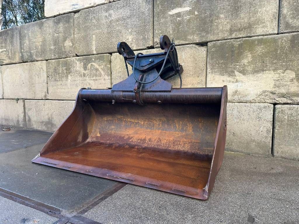 Eurosteel 200cm wide Tiltbucket / kantelbak / Schwenklöffel