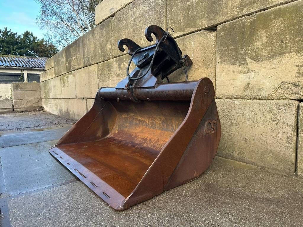 Eurosteel 200cm wide Tiltbucket / kantelbak / Schwenklöffel