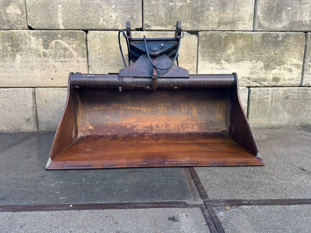 Eurosteel 200cm wide Tiltbucket / kantelbak / Schwenklöffel