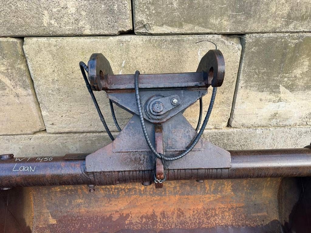 Eurosteel 200cm wide Tiltbucket / kantelbak / Schwenklöffel