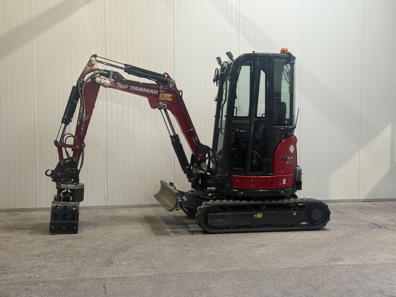 Yanmar vio23-6 ( 400 uur )