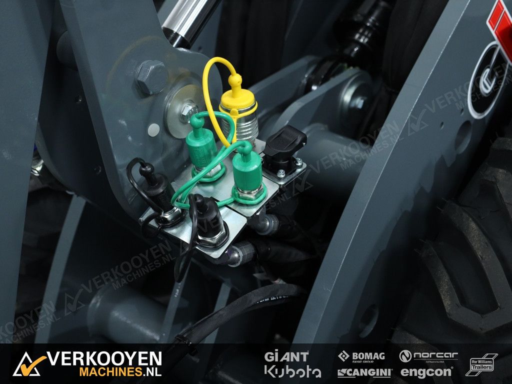 2025 Giant G2700 HD+ (Cabine) VK10375