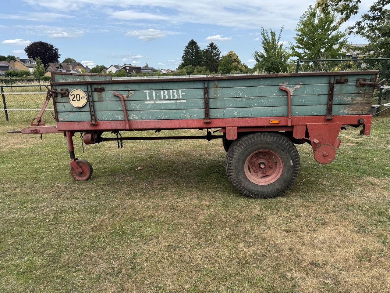 Tebbe meststrooier zonder rol mét hooirekken