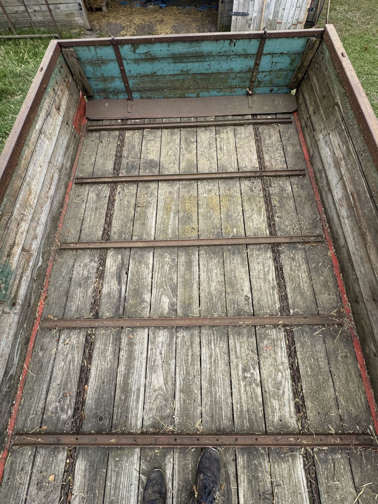 Tebbe meststrooier zonder rol mét hooirekken