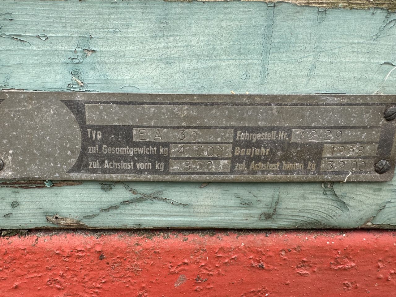 Tebbe meststrooier zonder rol mét hooirekken