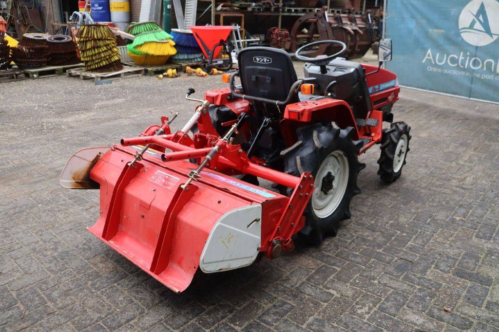 Kleintraktor Yanmar Ke-3 Diesel 13,5 PS mit Grubber